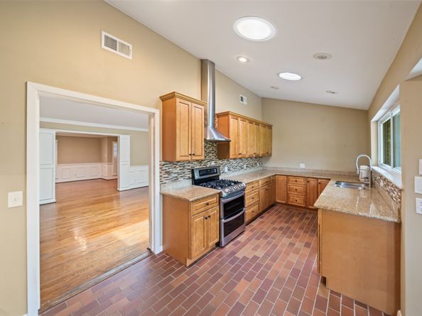 6918 Pine Grove Drive, Houston TX 77092