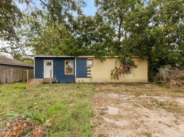 206 Owens Street, Houston TX 77029