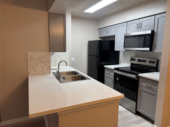 10101 S Gessner Road 305, Houston TX 77071