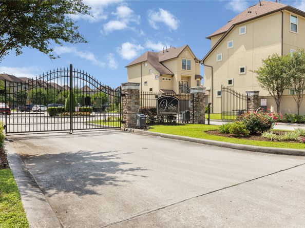2710 Kings Retreat Circle, Houston TX 77345