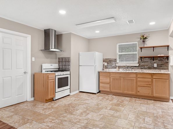 518 Elton Street, Houston TX 77034
