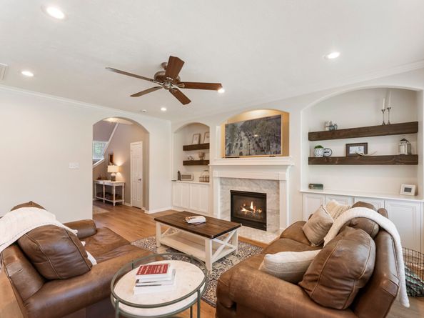 114 W Twinvale Loop, Conroe TX 77384