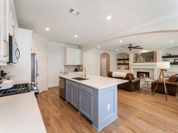 114 W Twinvale Loop, Conroe TX 77384