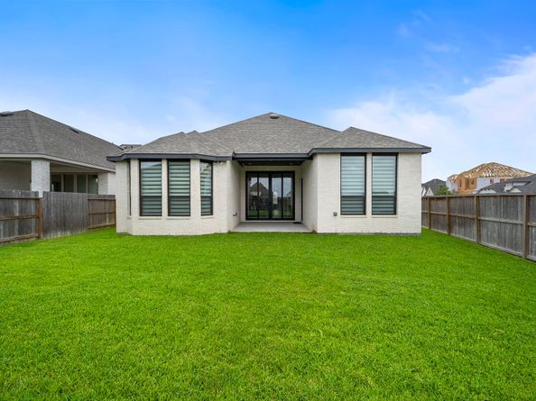 416 Bartlett Street, Webster TX 77598