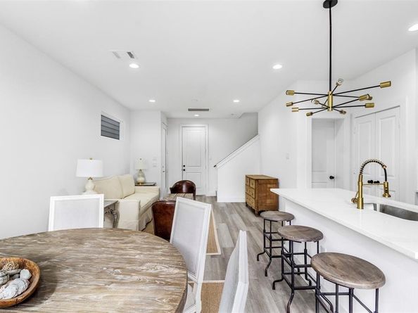409 Alvia Run Lane B2, Houston TX 77018