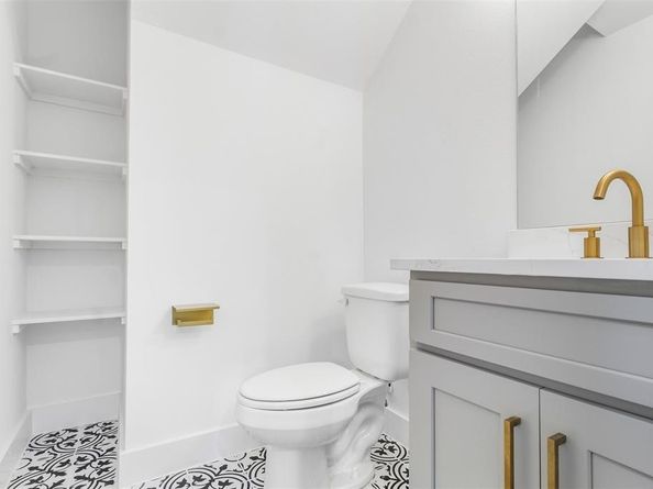 409 Alvia Run Lane B2, Houston TX 77018