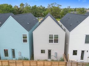 409 Alvia Run Lane B2, Houston TX 77018