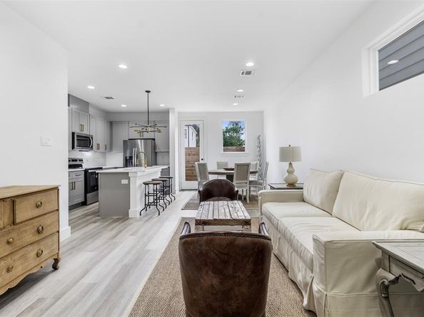 409 Alvia Run Lane B2, Houston TX 77018