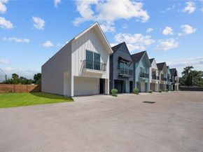 409 Alvia Run Lane B2, Houston TX 77018