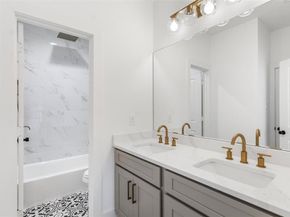 409 Alvia Run Lane B2, Houston TX 77018