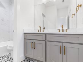 409 Alvia Run Lane B2, Houston TX 77018