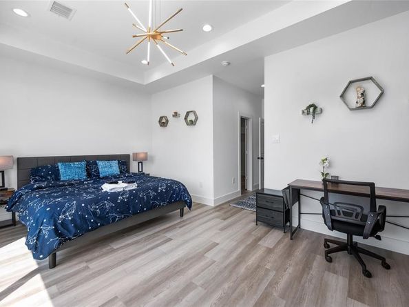 409 Alvia Run Lane B2, Houston TX 77018