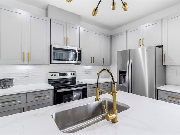 409 Alvia Run Lane B2, Houston TX 77018