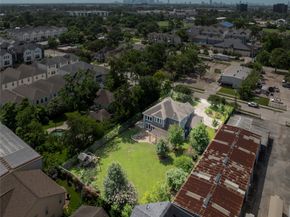 922 Wakefield Drive, Houston TX 77018