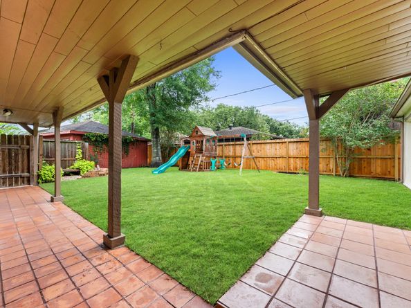 9407 Brooding Oak Circle, Houston TX 77096