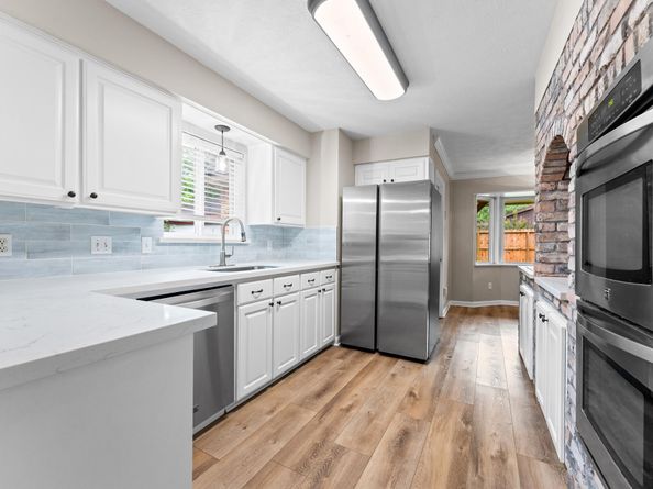 9407 Brooding Oak Circle, Houston TX 77096