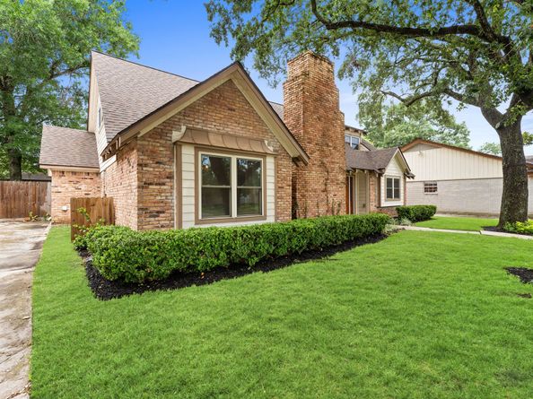 9407 Brooding Oak Circle, Houston TX 77096
