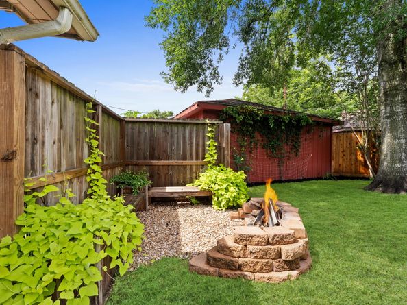 9407 Brooding Oak Circle, Houston TX 77096