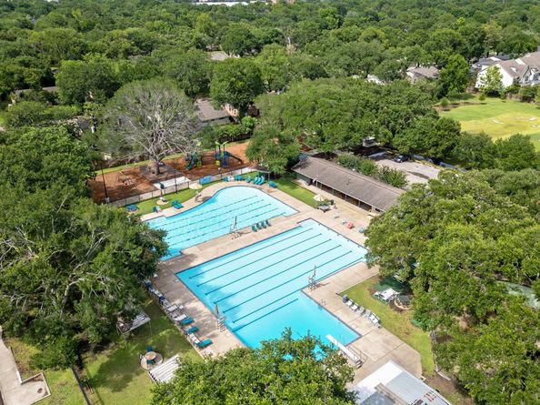 9407 Brooding Oak Circle, Houston TX 77096