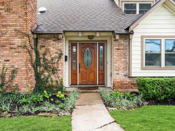 9407 Brooding Oak Circle, Houston TX 77096
