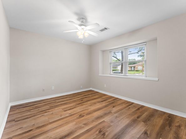 9407 Brooding Oak Circle, Houston TX 77096