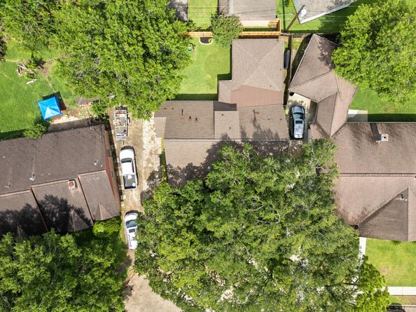 9407 Brooding Oak Circle, Houston TX 77096