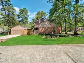 17 E Wandering Oak Drive, The Woodlands TX 77381