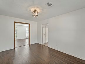 17 E Wandering Oak Drive, The Woodlands TX 77381