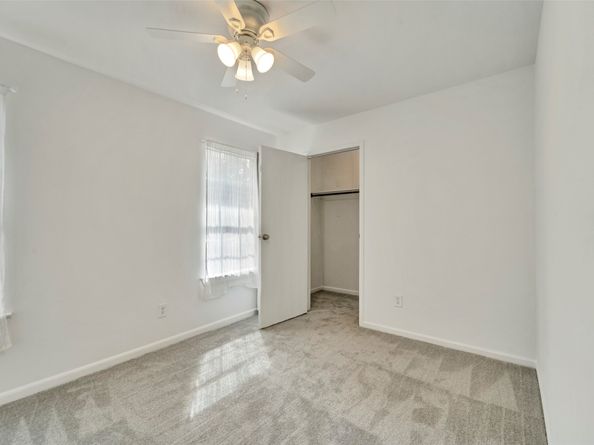 17 E Wandering Oak Drive, The Woodlands TX 77381