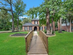 17 E Wandering Oak Drive, The Woodlands TX 77381