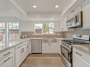 17 E Wandering Oak Drive, The Woodlands TX 77381