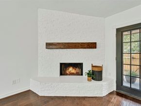 17 E Wandering Oak Drive, The Woodlands TX 77381