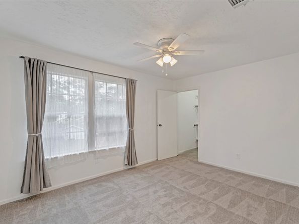 17 E Wandering Oak Drive, The Woodlands TX 77381