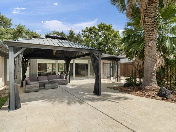 4923 Valkeith Drive, Houston TX 77096