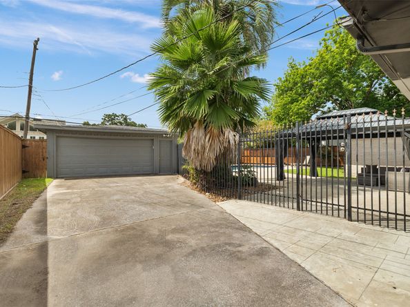 4923 Valkeith Drive, Houston TX 77096