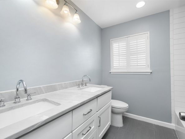 4923 Valkeith Drive, Houston TX 77096