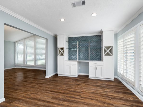 4923 Valkeith Drive, Houston TX 77096