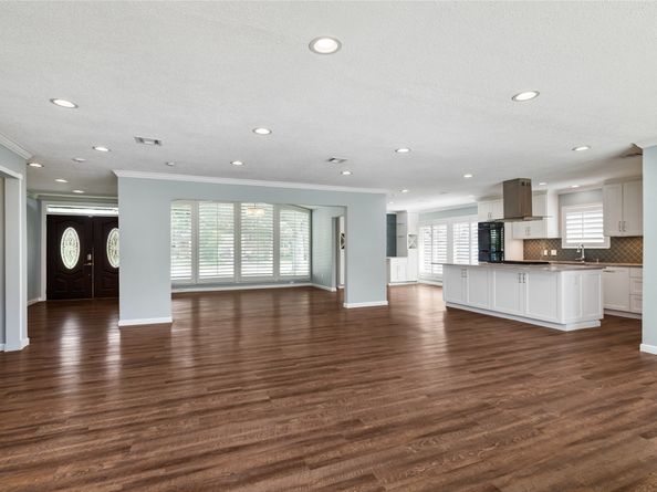 4923 Valkeith Drive, Houston TX 77096