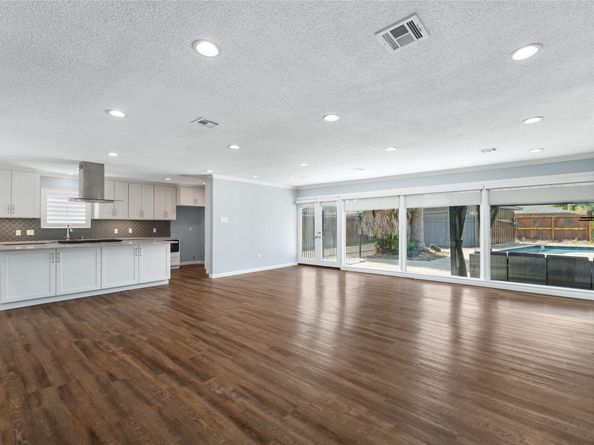 4923 Valkeith Drive, Houston TX 77096