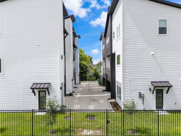 216 E 31ST 1/2 Street A, Houston TX 77018