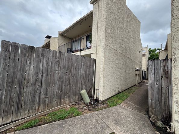 10075 Westpark Drive 40, Houston TX 77042