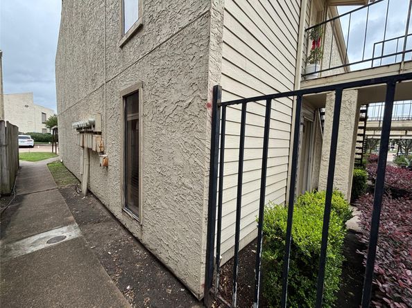 10075 Westpark Drive 40, Houston TX 77042