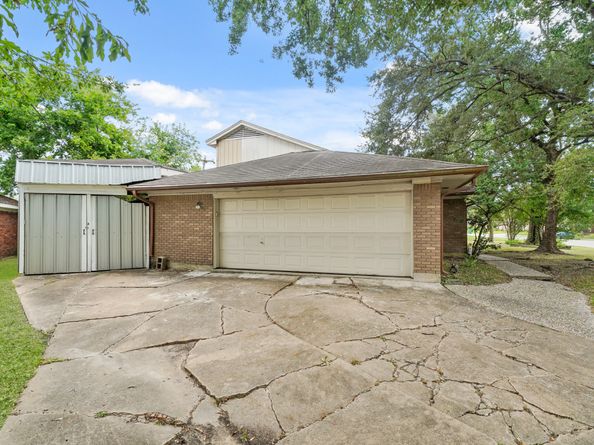 7802 Santa Elena Street, Houston TX 77061