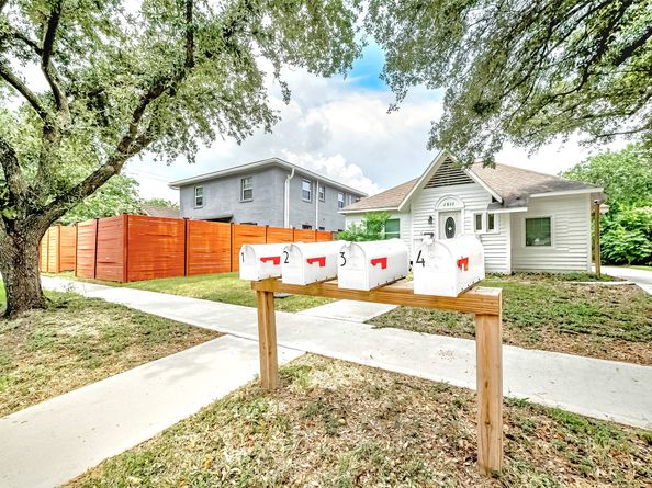 1511 Scharpe Street, Houston TX 77023