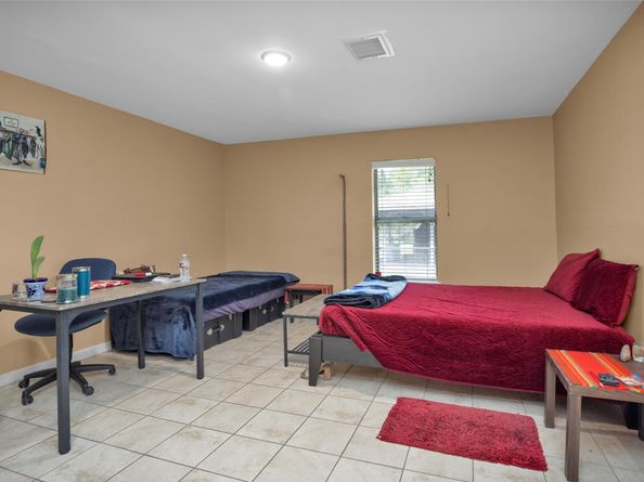 1725 Strawn Road, Houston TX 77039