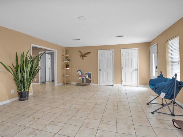 1725 Strawn Road, Houston TX 77039