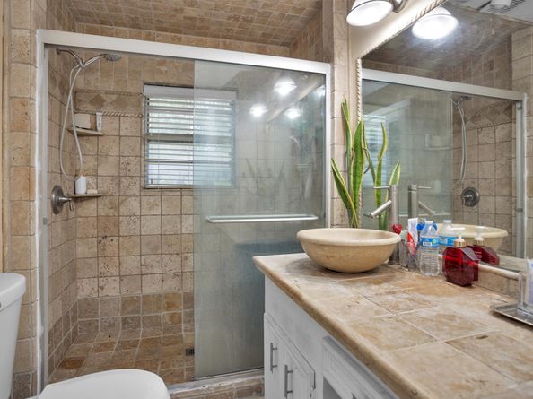 1725 Strawn Road, Houston TX 77039