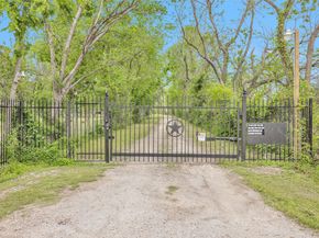 1725 Strawn Road, Houston TX 77039