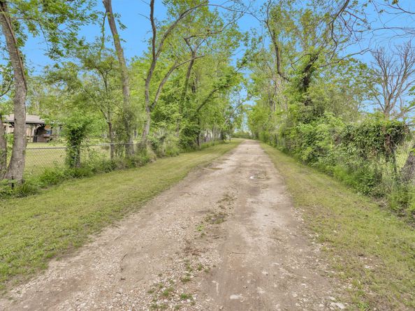1725 Strawn Road, Houston TX 77039