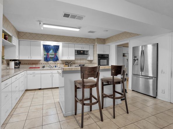 1725 Strawn Road, Houston TX 77039